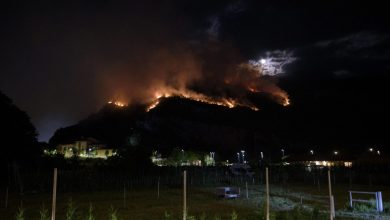 Photo of Vasto incendio alle pendici del Monte Baldo, chiusi sentieri e falesie