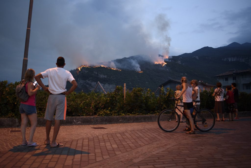 Incendio a Nago - Foto ANSA (Credit Image: © Aleksander Kalka/ZUMA Press Wire)