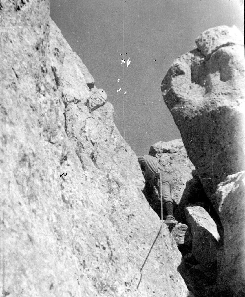 Enrico Iannetta in arrampicata sulla cresta Nord-est del Corno Piccolo