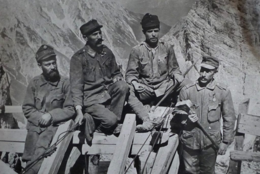 Foto storica al rifugio Locatelli-Innerkofler