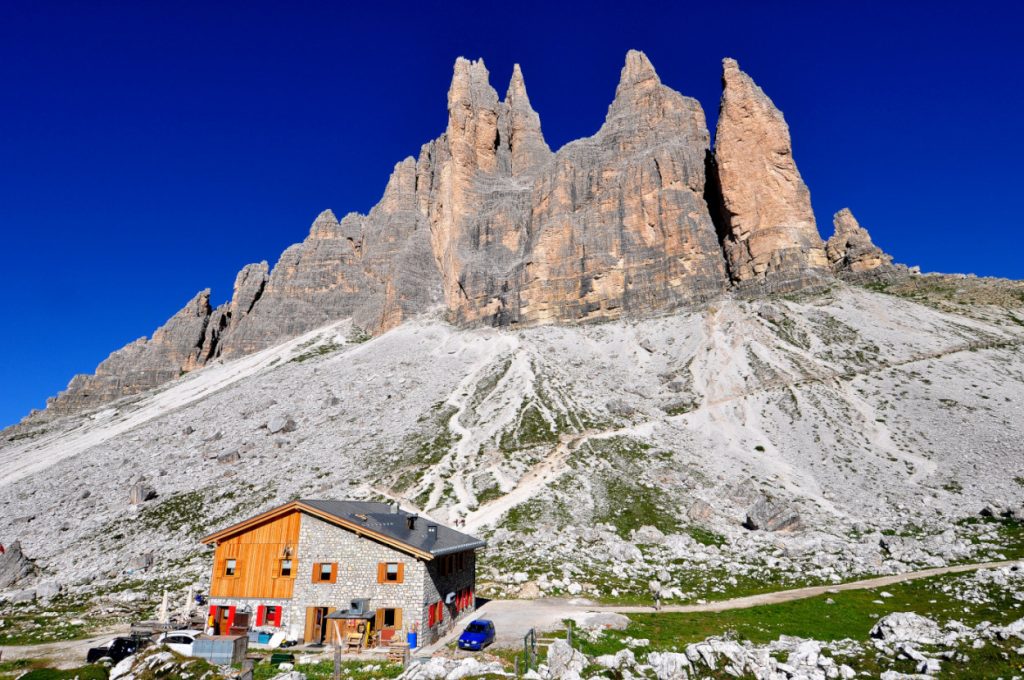 Il rifugio Lavaredo e le Cime Piccola e Piccolissima
