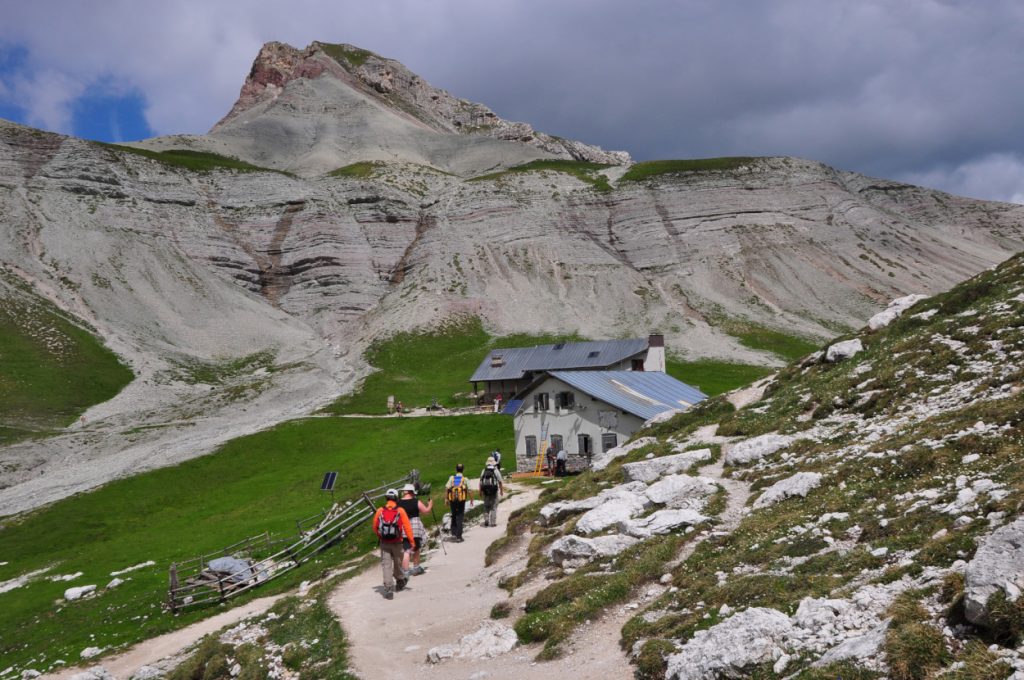 Il rifugio Puez. Foto Stefano Ardito