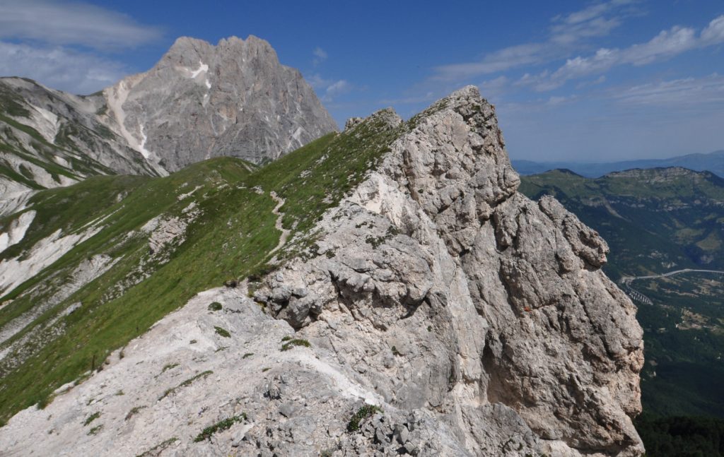 La cresta del Monte Brancastello e il Corno Grande