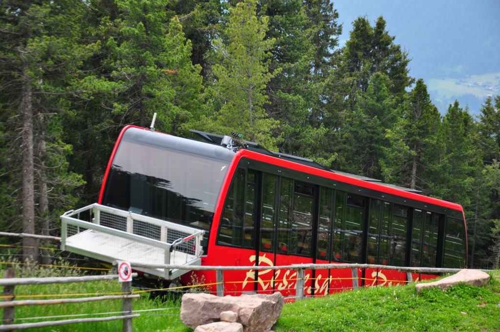 La funicolare della Rasciesa. Foto Stefano Ardito