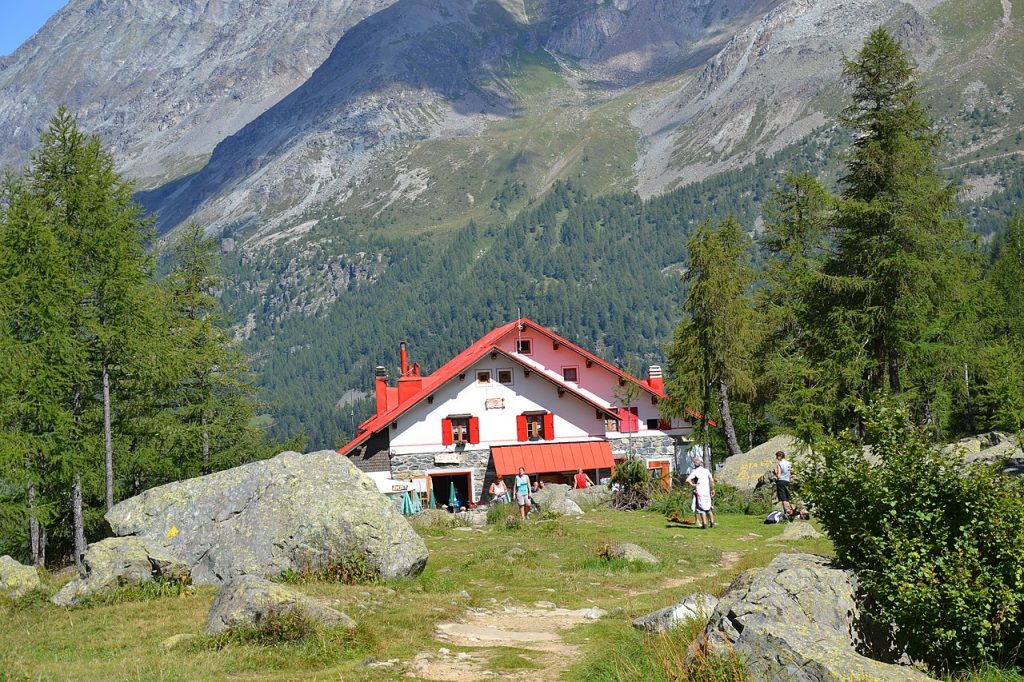 Rifugio Gerli Porro - Foto Wikimedia Commons @Gaggi Luca 76