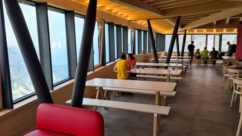 Rifugio Brentei, la nuova sala da pranzo 
