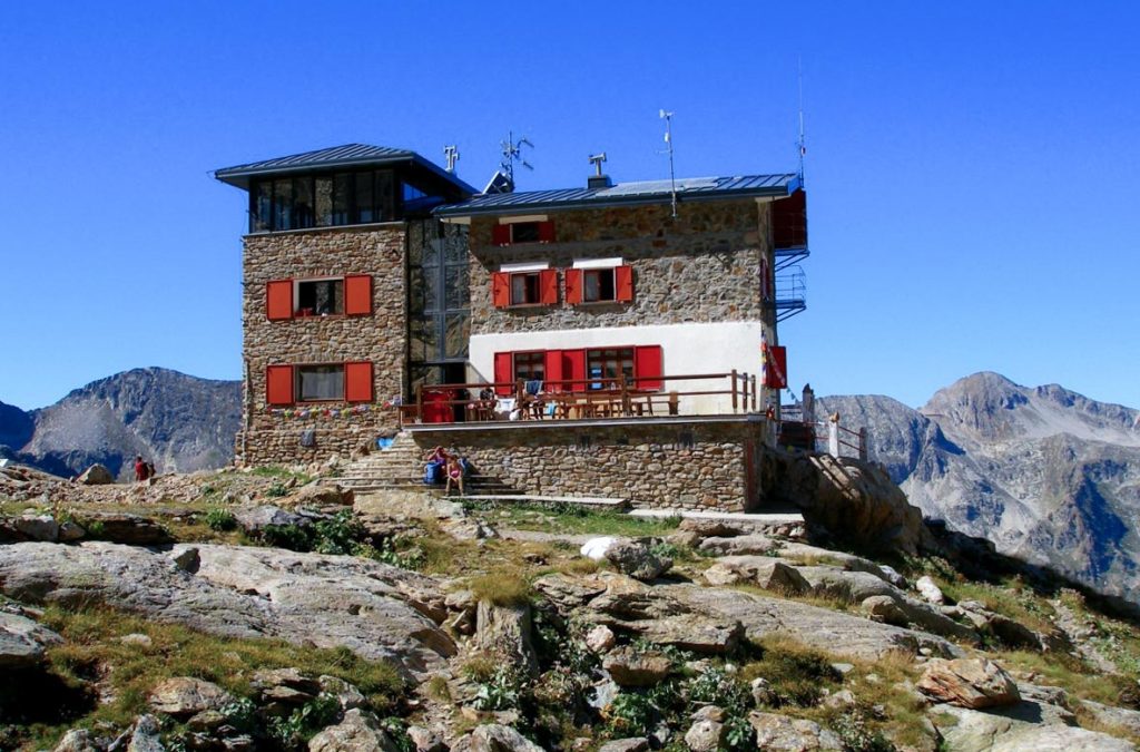 Rifugio Remondino - Foto Wikimedia Commons @Francofranco56