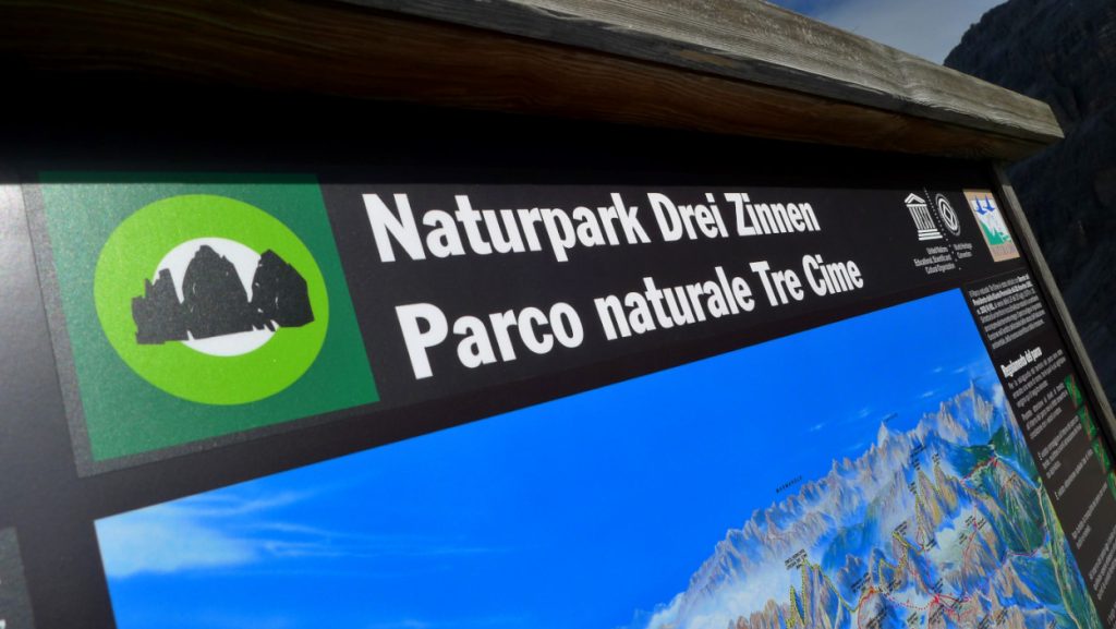 Un cartello del Parco delle Tre Cime