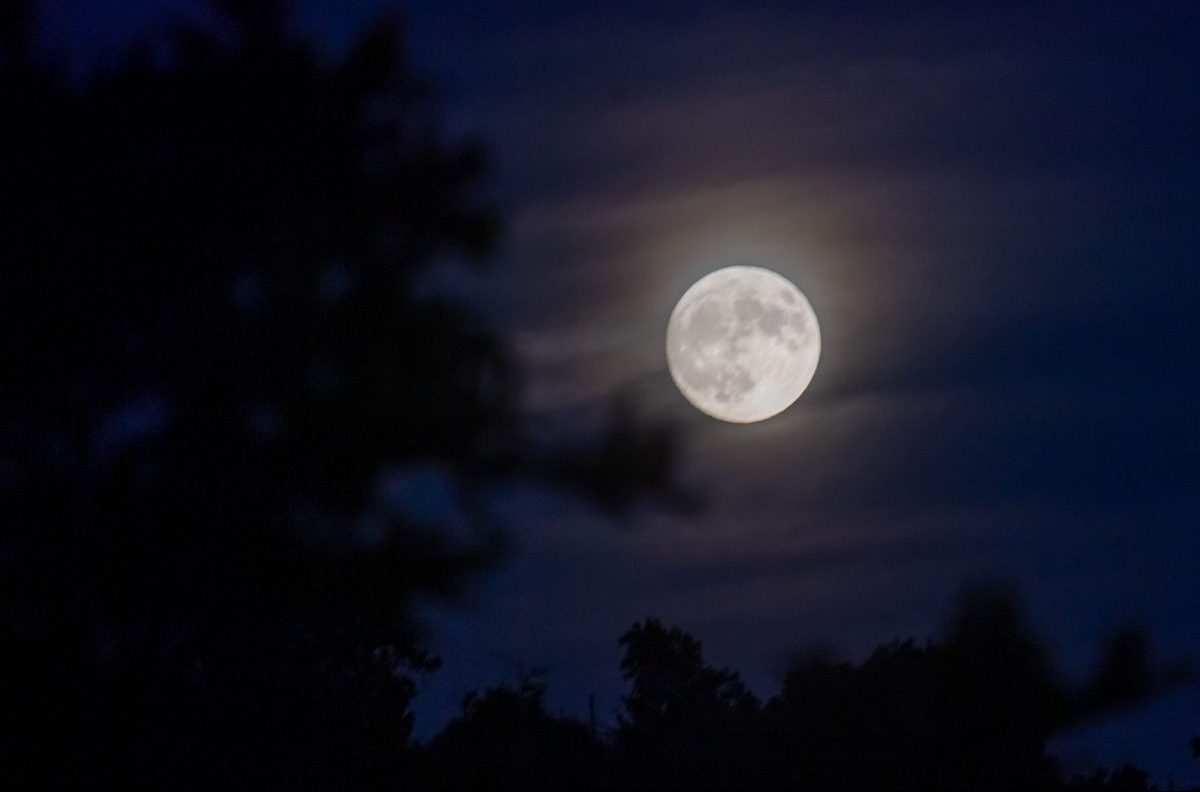 Spettacolo in cielo: arriva la doppia Super Luna piena di agosto