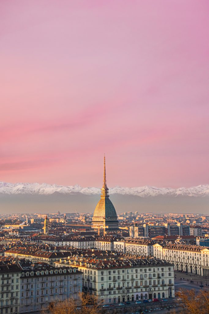Torino e le Alpi - Foto Unsplash @Massimiliano Morosinotto