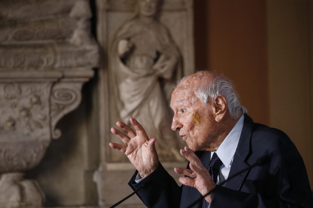 Piero Angela, durante convegno G20 - LItalia per lo Spazio, Roma 21 settembre 2021. ANSA/FABIO FRUSTACI