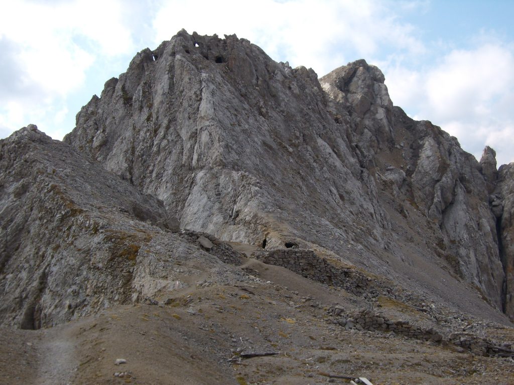 Finestre nella roccia - Foto Wikimedia Commons @Maurizio Ceol