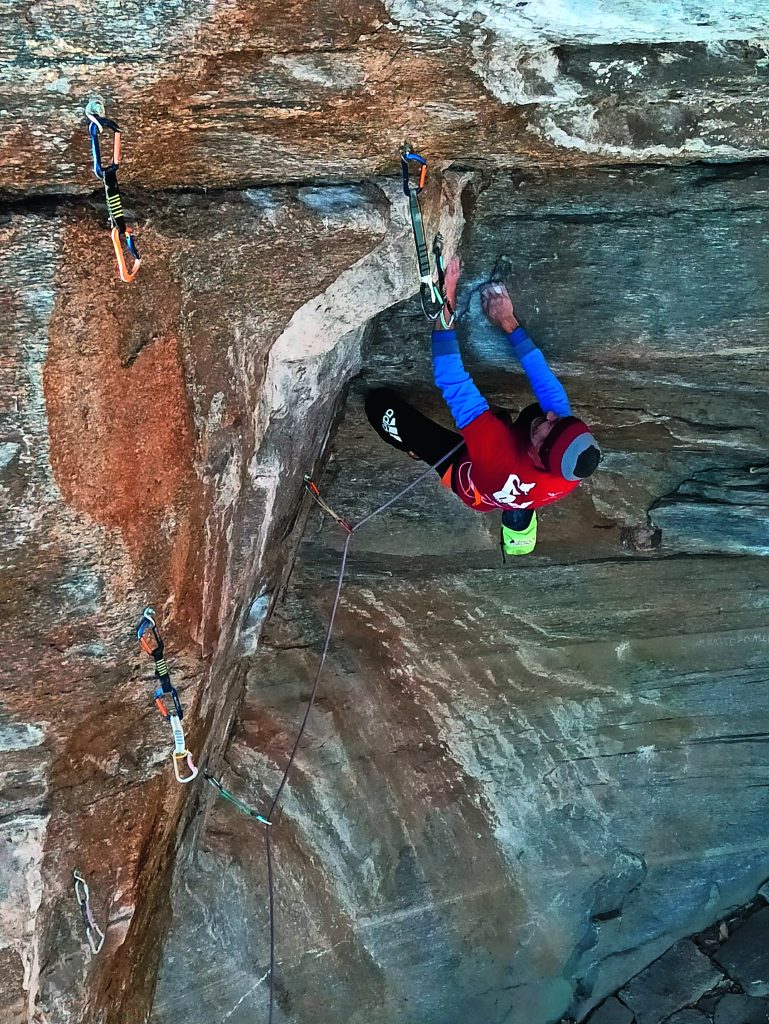 Renato Simondisu Rock’s Land “Il Coppone”, struttura di roccia perfetta, sulla dorsale tra la Valle Varaita e il Vallone di Gilba. Foto E. Rinaudo