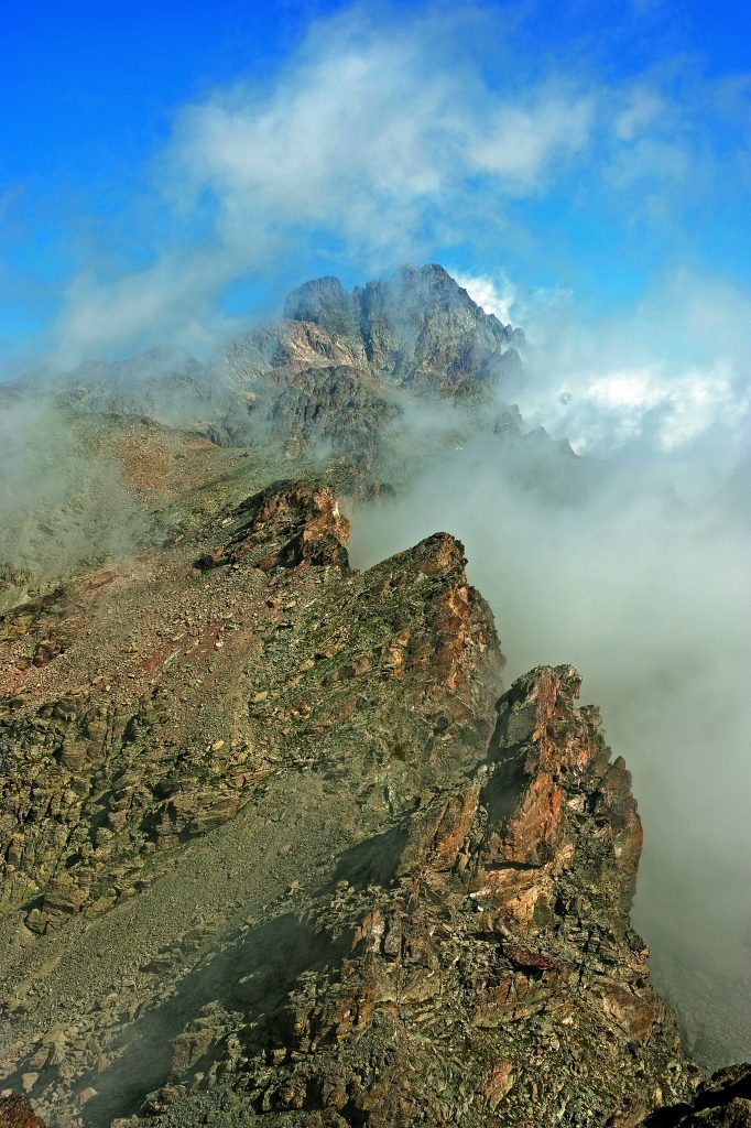 Il Monviso visto dalla cresta ovest di Cima delle Lobbie. Foto di Livio Piatta/World Images