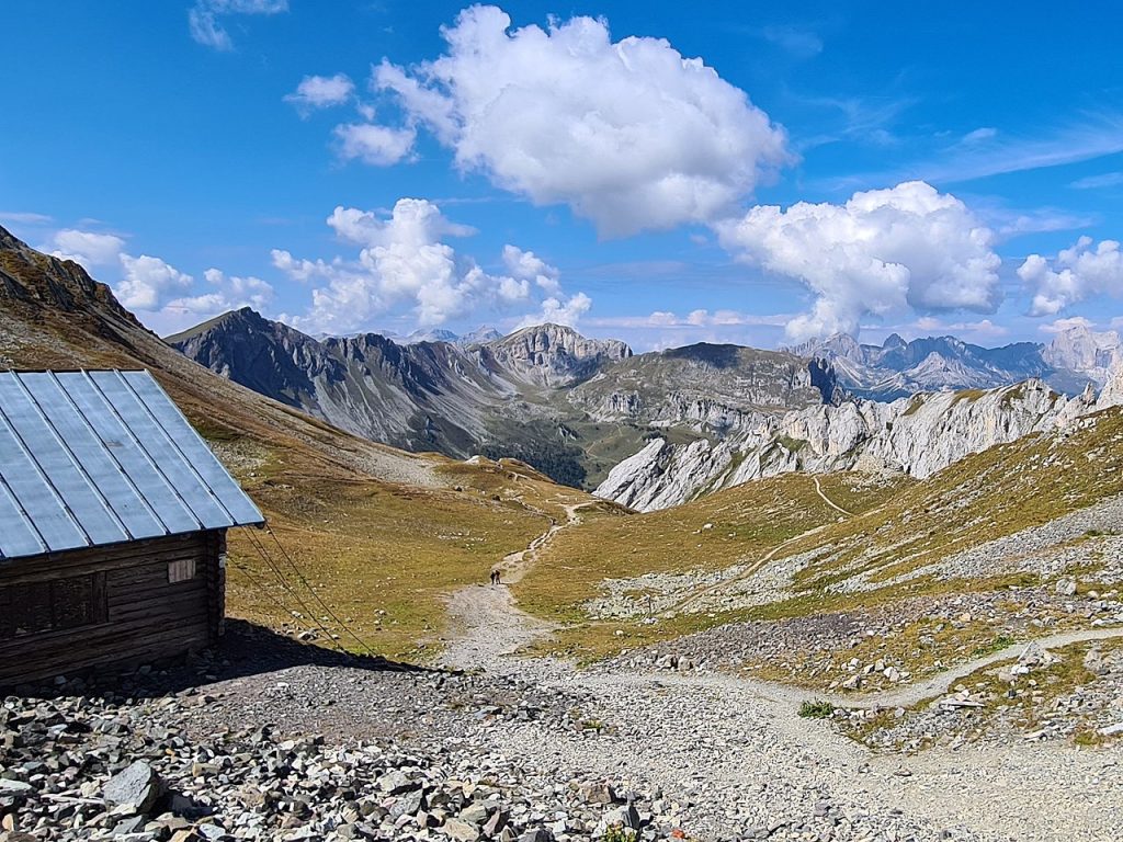  Vista dal Passo delle Selle verso i Monzoni - Foto Wikimedia Commons @Gscaparrotti