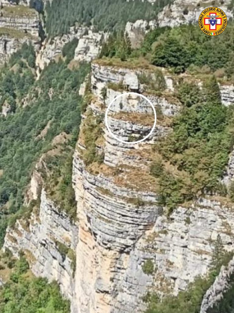 Recupero del cellulare - Foto Soccorso Alpino e Speleologico Veneto