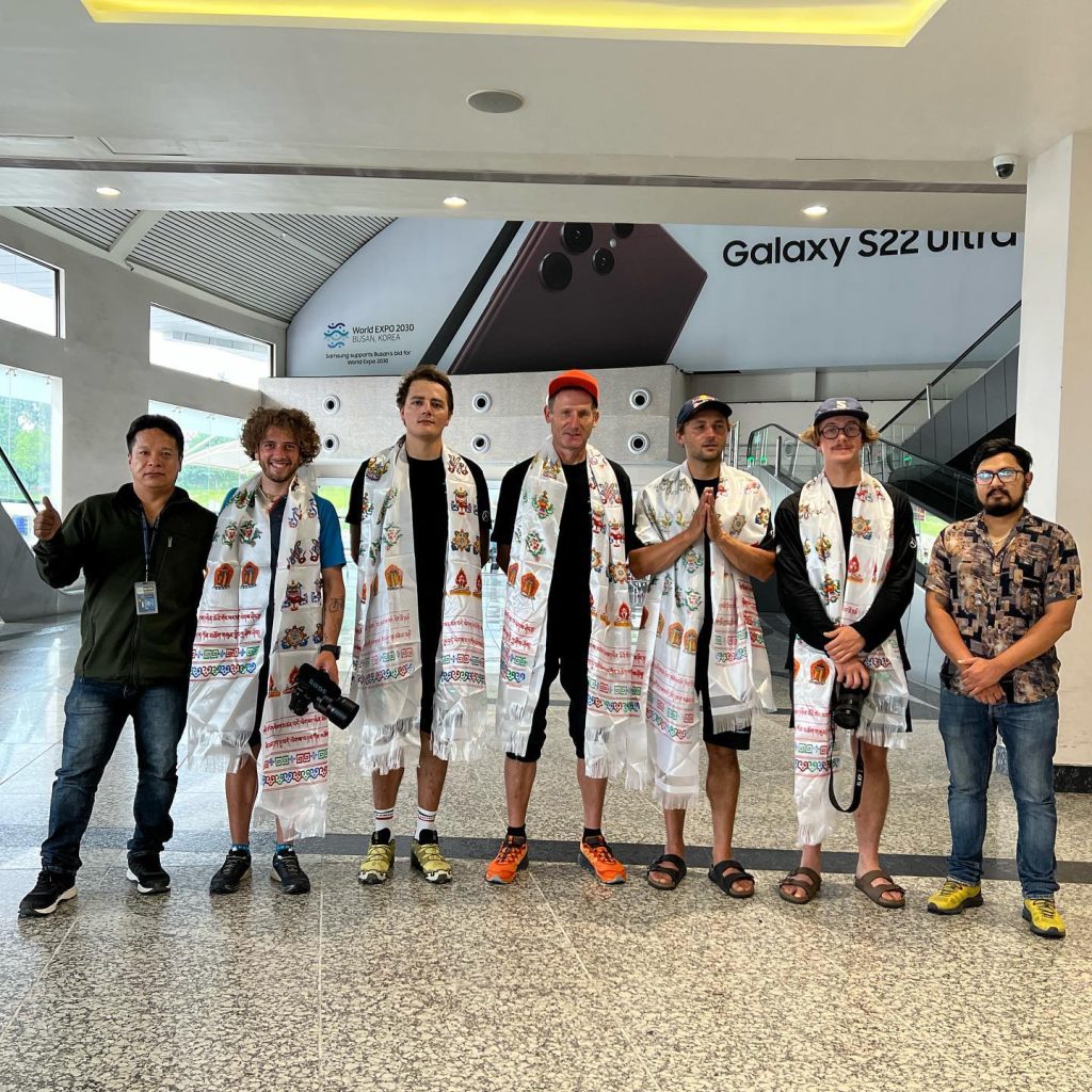 Squadra polacca arrivata a Kathmandu. Foto Pioneer adventure.