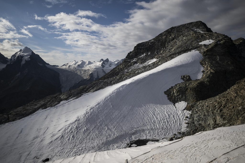 Ghiacciaio Corvatsch - Foto ANSA/EPA/GIAN EHRENZELLER 