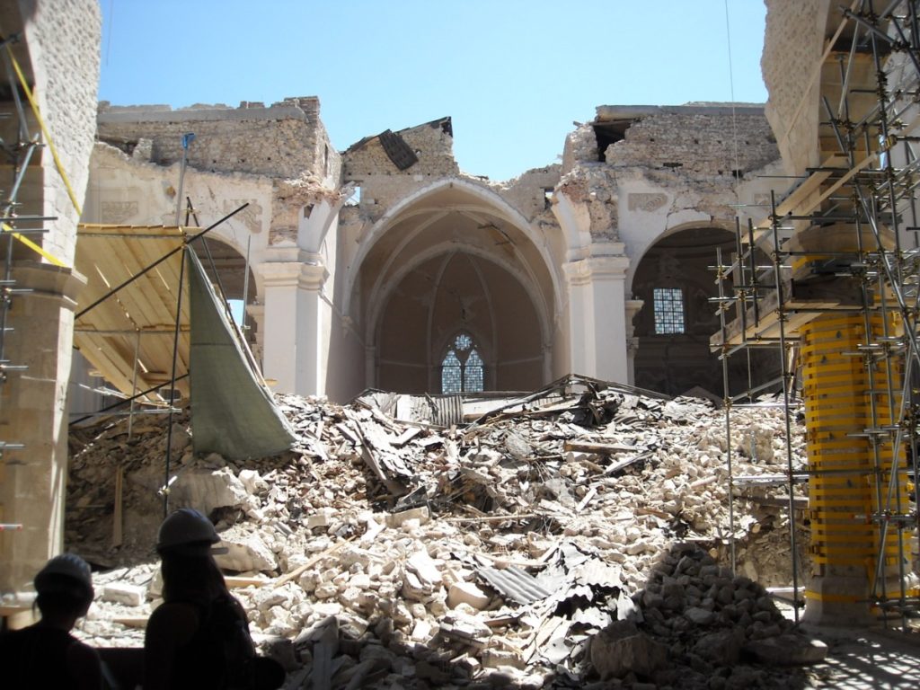 La Basilica di Collemaggio dopo il terremoto che ha colpito l