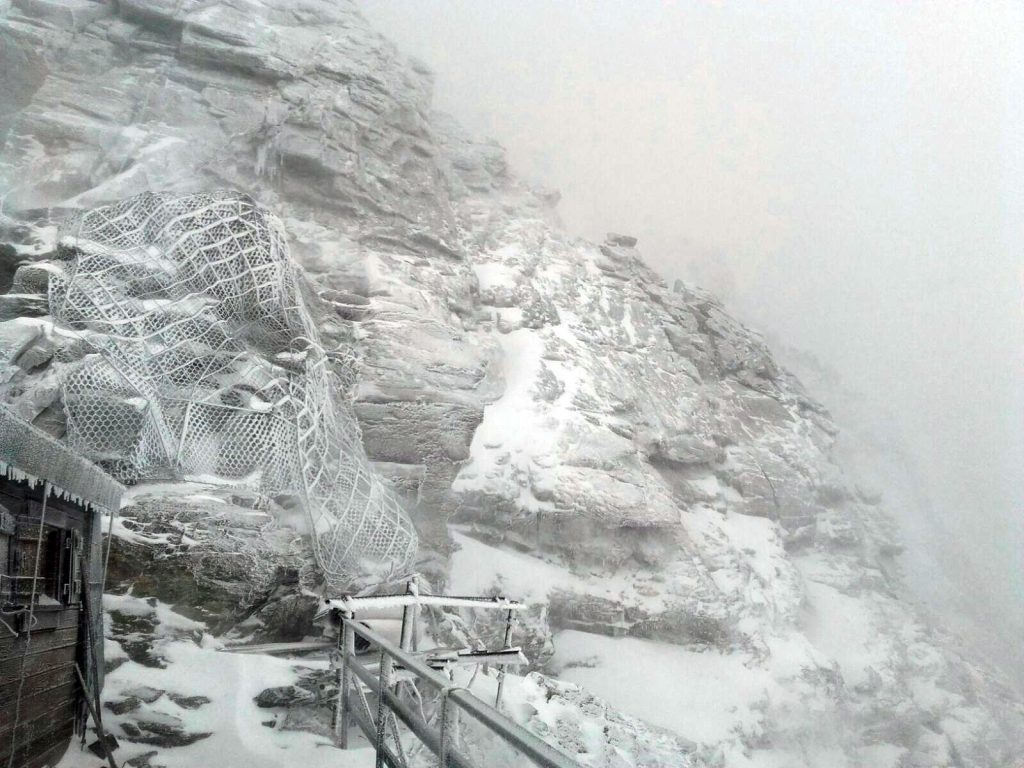 Capanna Carrel imbiancata - ANSA/Soccorso Alpino Guardia di Finanza  Cervinia