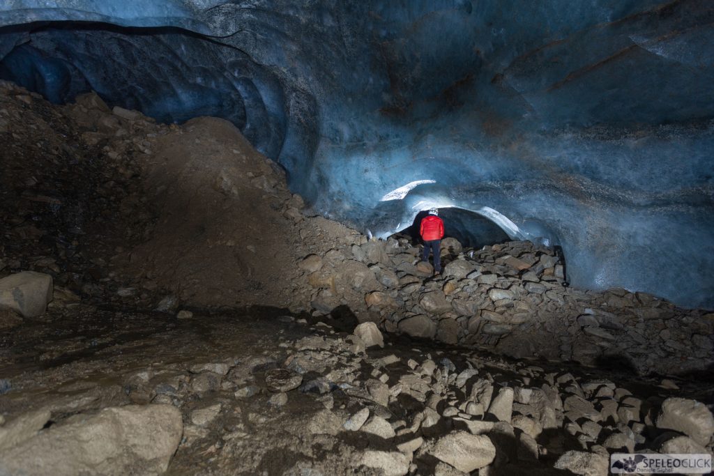 Alcune grandi gallerie di contatto appena più a valle tenute aperte da piccoli apporti d