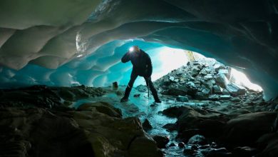 Photo of Nel mondo nascosto delle grotte glaciali: il caso del ghiacciaio “gruviera” della Vallelunga