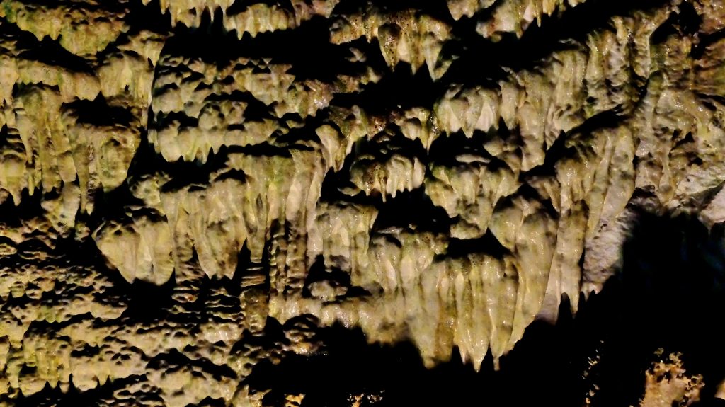 Grotta del Cavallone, concrezioni
