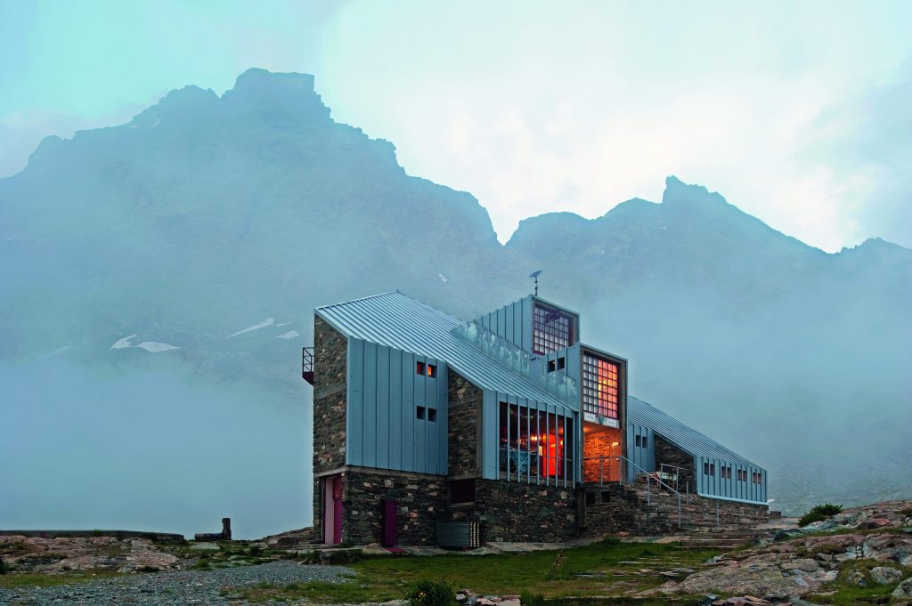 Il rifugio Vallanta al tramonto