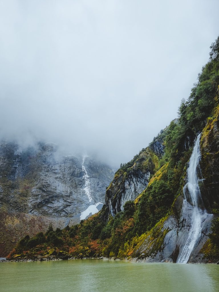 Queulat glacier - Foto Unsplash @Cristian Aravena