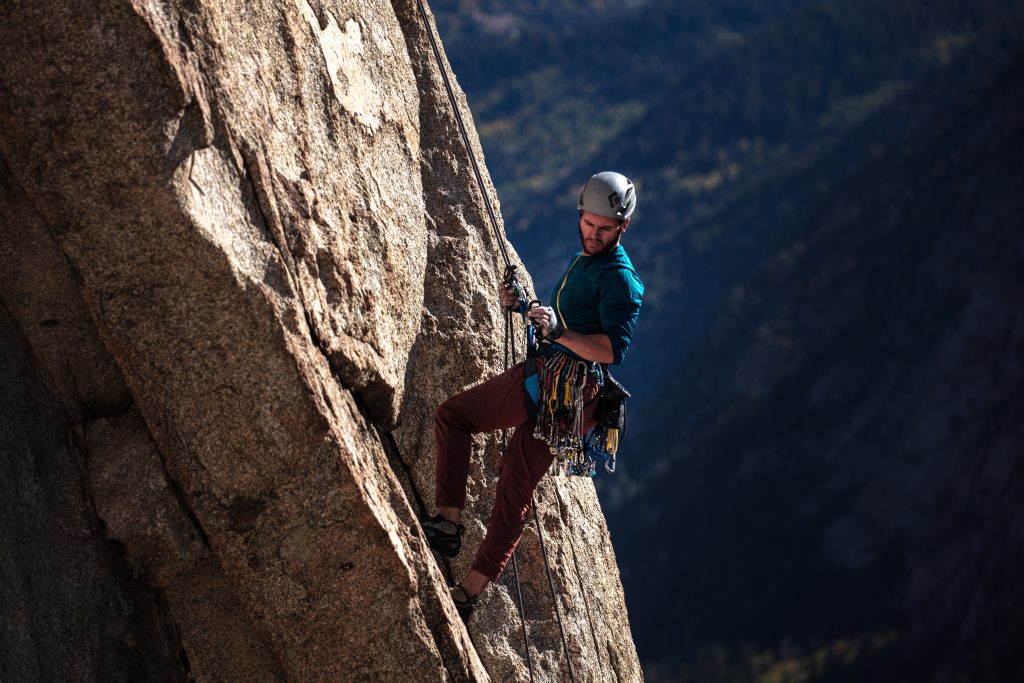 Arrampicata in falesia. Foto via Unsplash