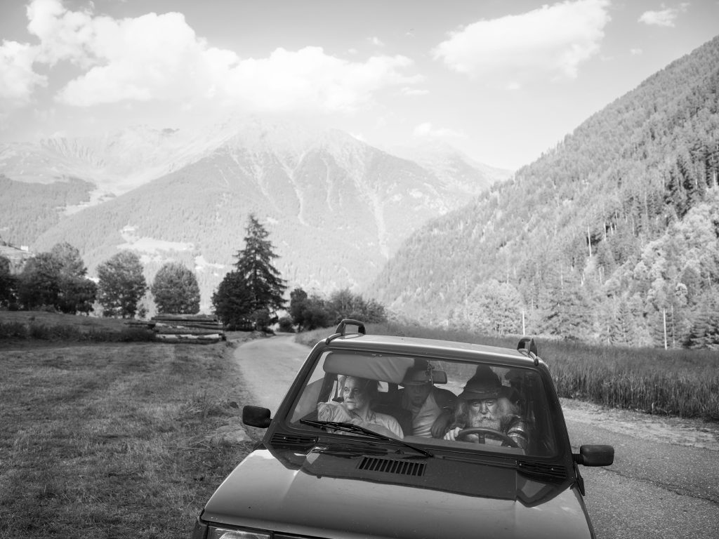 Sentiero della Fotografia- Rientro dopo la fienagione
