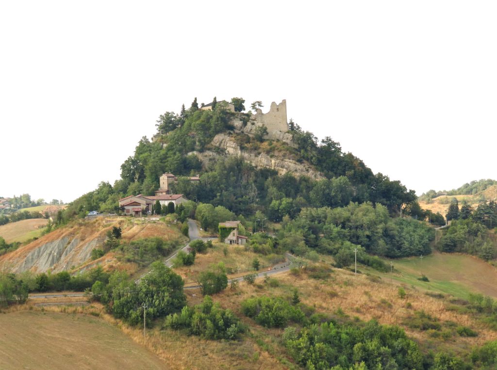 Il castello di Canossa, in provincia di Reggio Emilia. Foto wikimedia common