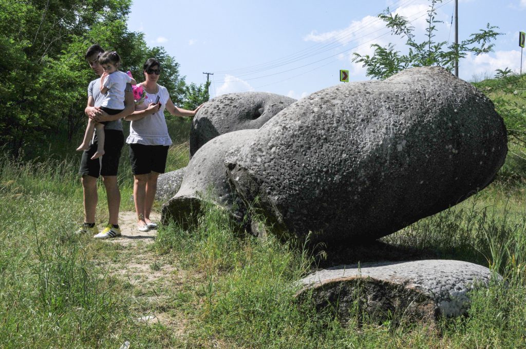 Visitatori e trovants - Foto ANSA (Xinhua/Lin Huifen) (Credit Image: © Lin Huifen/Xinhua/ZUMAPRESS.com)