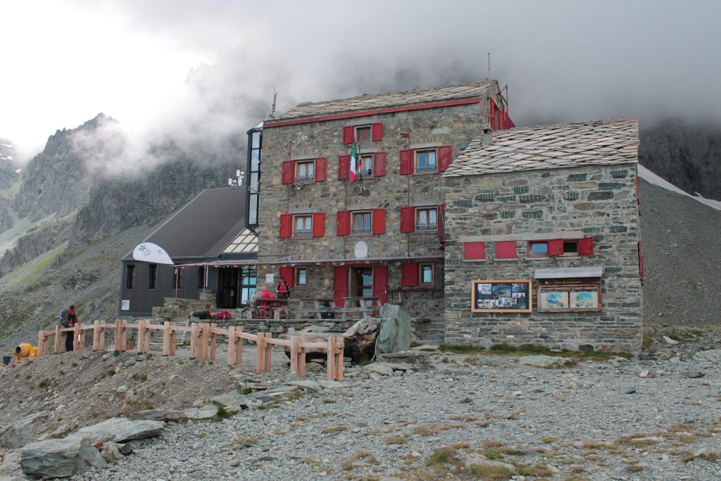 Rifugio Quintino Sella al Monviso - Foto Wikimedia Commons @Marco Plassio