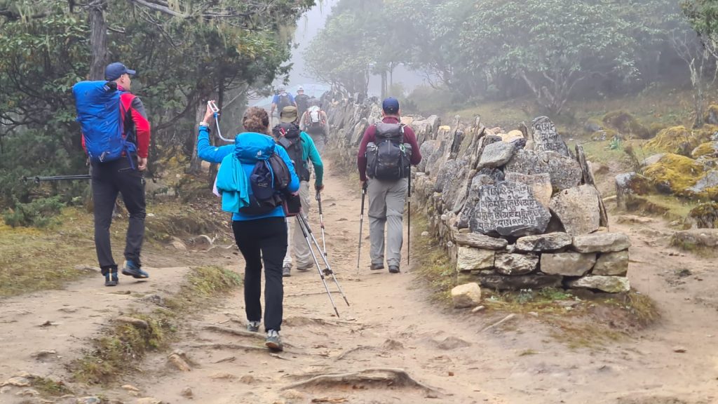 Trekker tra Tengboche e Pangboche