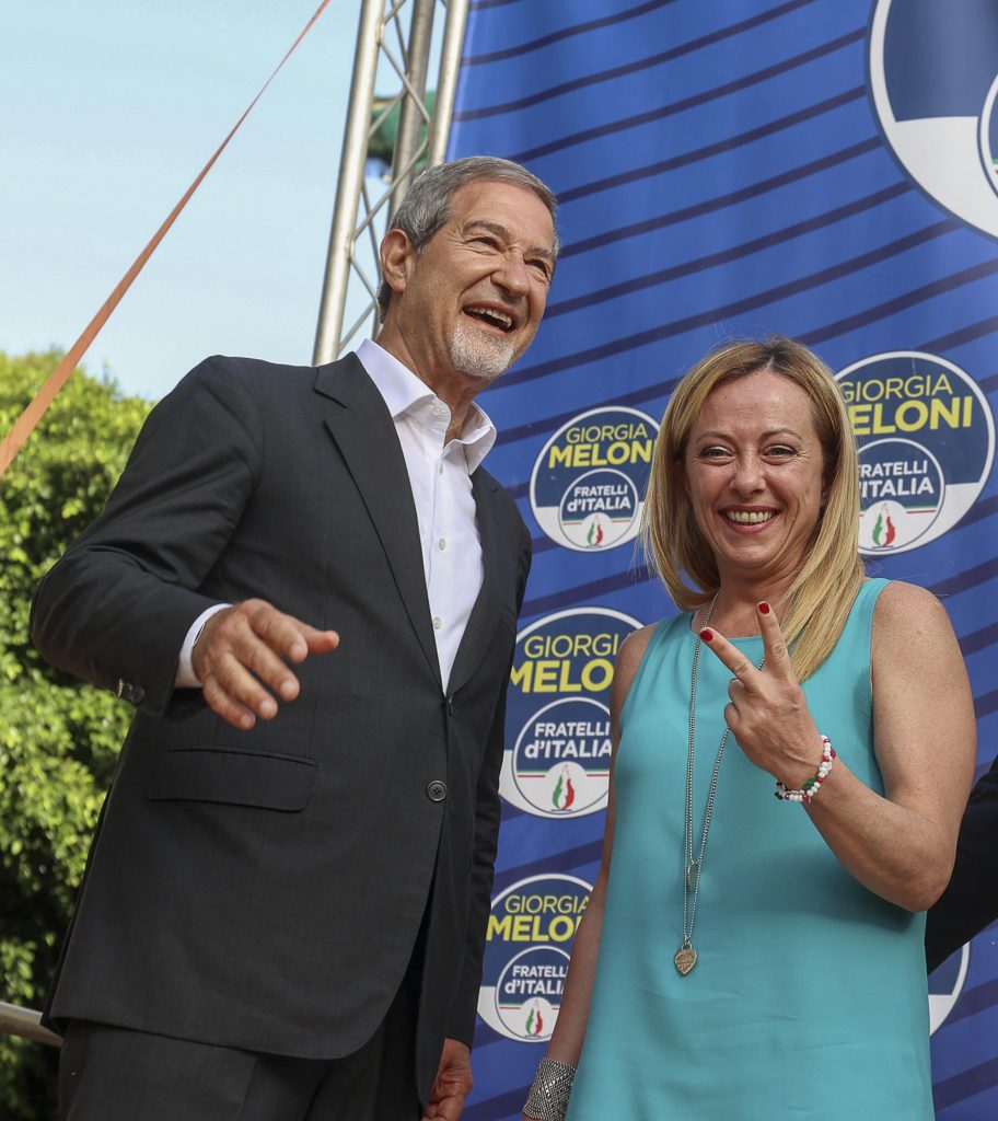 La presidente del Consiglio Giorgia Meloni con il Ministro per il Sud e il mare Nello Musumeci. Foto ANSA