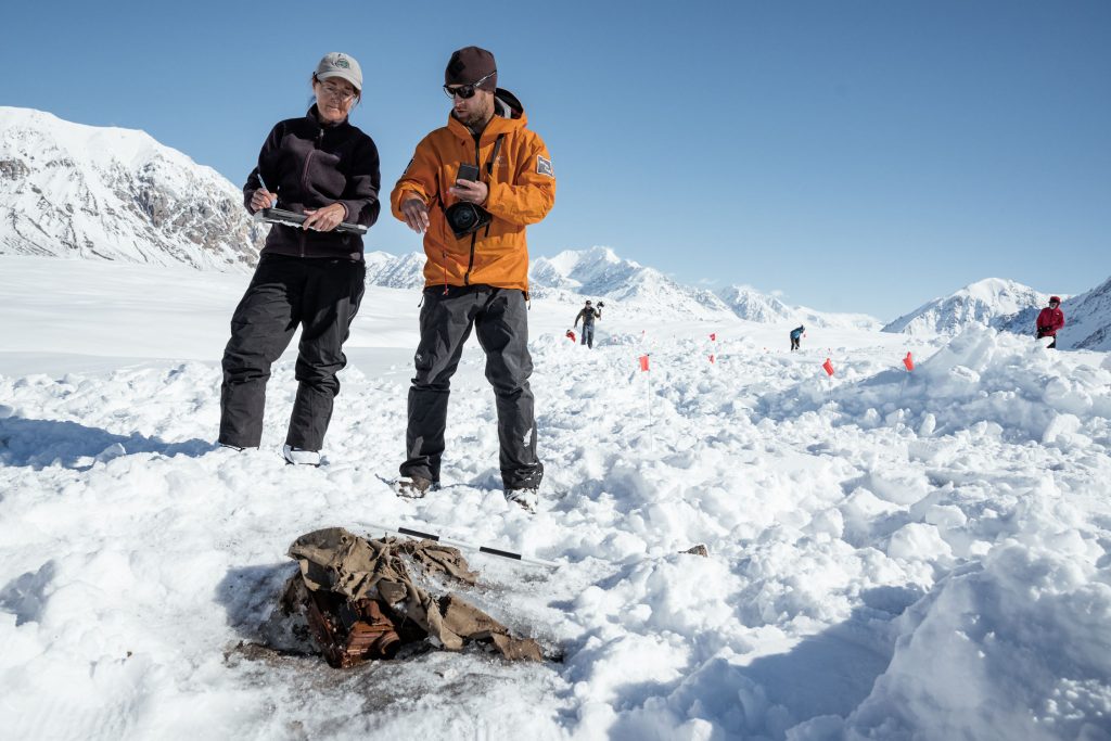 Sharon Thomson and Sonny Parker - Parks Canada - Foto Teton Gravity Research/Leslie Hittmeier