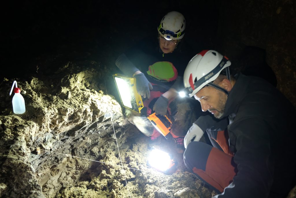 Momento di scavo - Foto Massimo Arvali