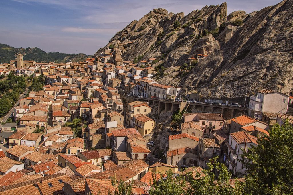 Pietrapertosa - Foto Wikimedia Commons @Cinzia Astorino