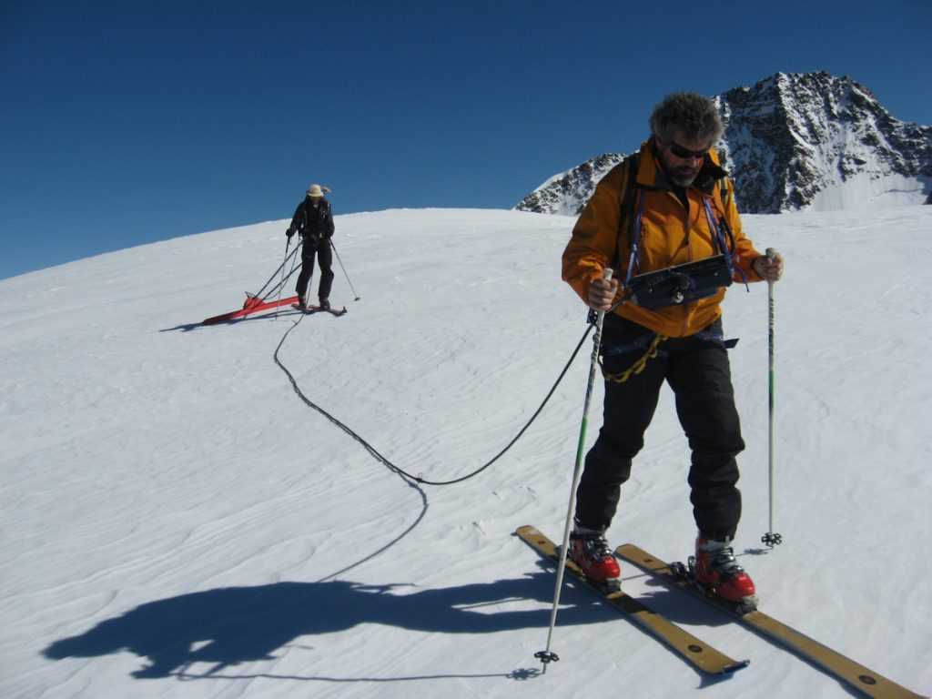 Andrea Tamburini durante rilievi al Colle del Lys (Monte Rosa)