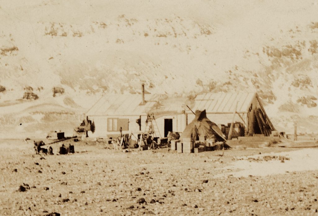 Cape Adare, British Antarctic (Southern Cross) Expedition, 1899 - Foto Wikimedia Commons @William Colbeck