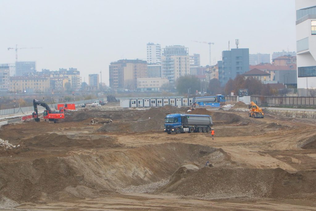 Cantiere del villaggio olimpico - Foto ANSA / PAOLO SALMOIRAGO