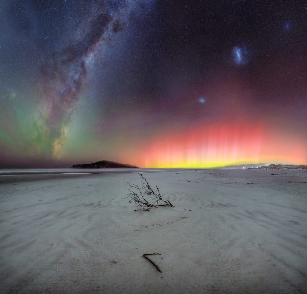 “Explosions of the Sky”. Taiari Beach, Otago, New Zealand. Foto Kavan Chay