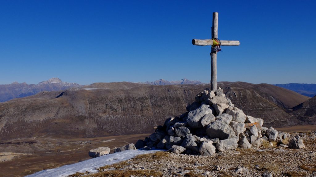 La vetta del Monte Puzzillo e il Gran Sasso