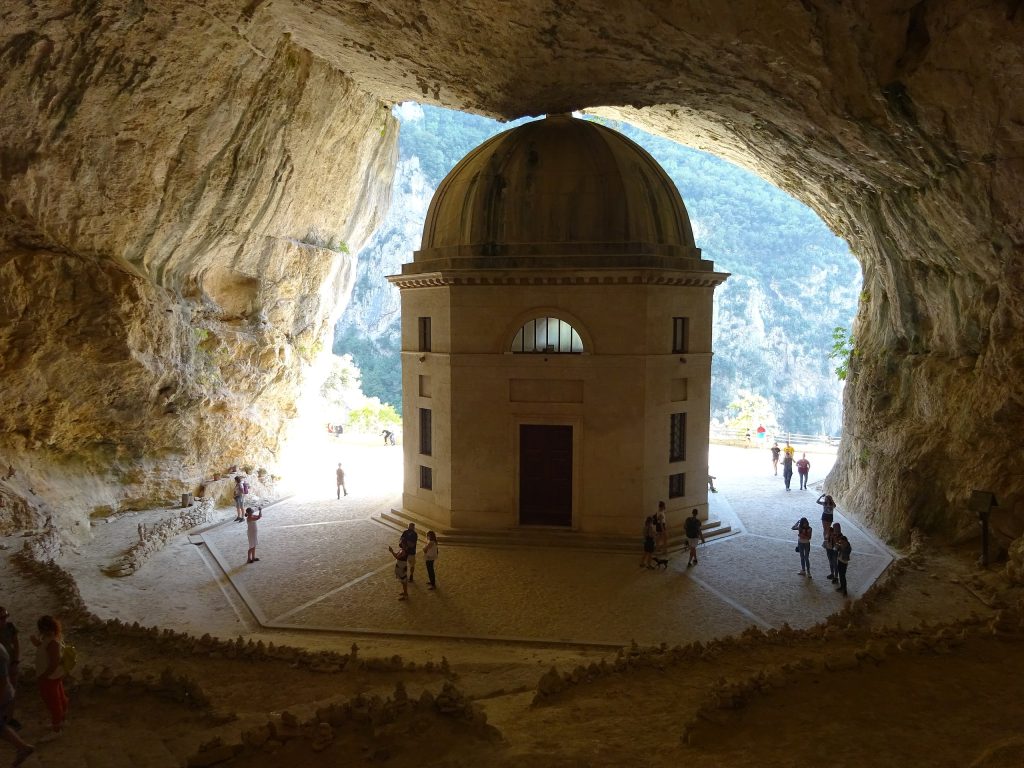 Turisti al tempio - Foto Wikimedia Commons @Beta16