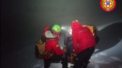 Photo of Lucca, soccorsi due escursionisti bloccati sul Monte Giovo tra nebbia e vento forte