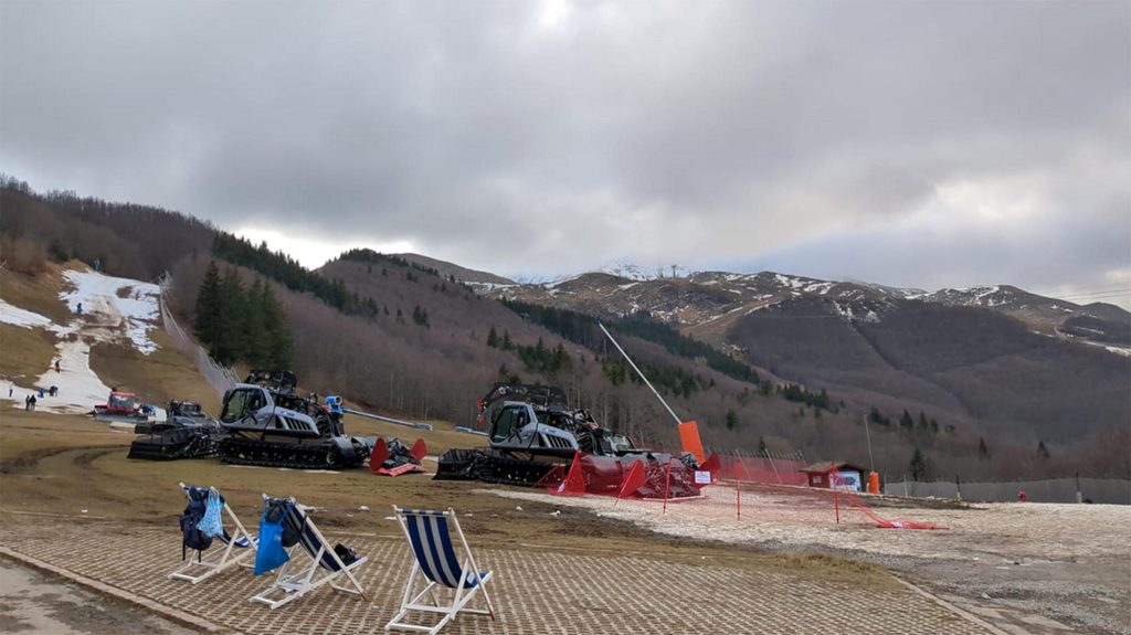 Gli impianti del comprensorio del Cimone senza neve, 03 gennaio 2023. In Emilia-Romagna, quasi tutte le piste sono rimaste chiuse (al comprensorio del Cimone, nell