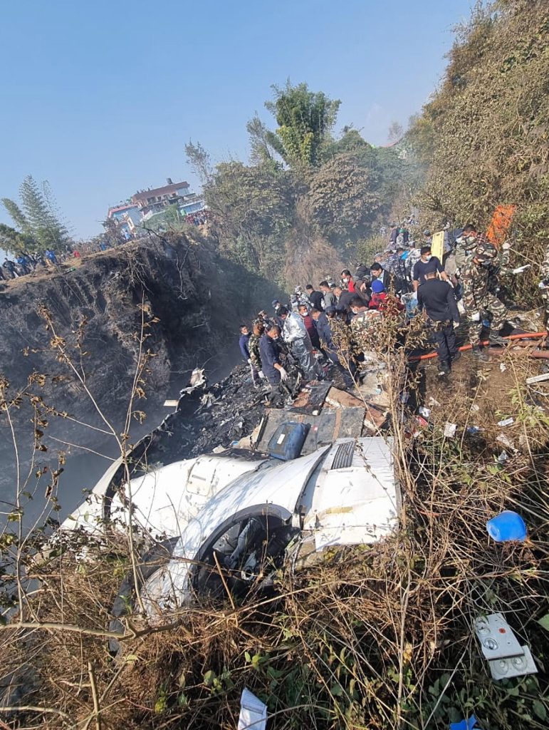 Incidente aereo in Nepal - Foto ANSA/EPA/BIJAYA NEUPANE