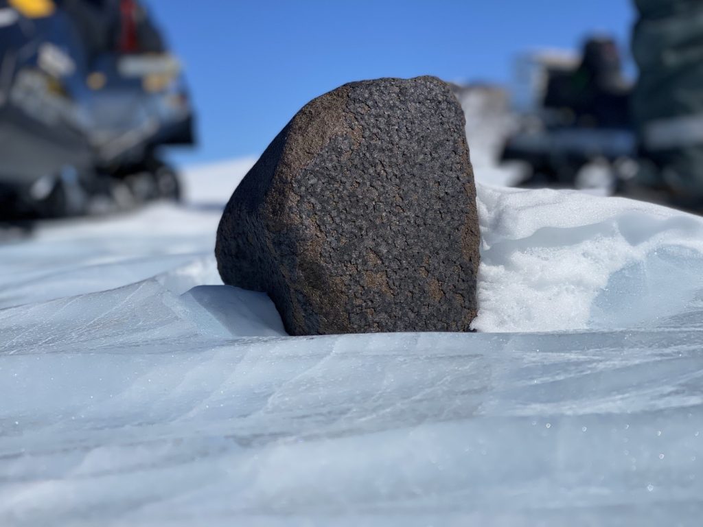 Il meteorite da 7.6 kg ©Maria Valdes
