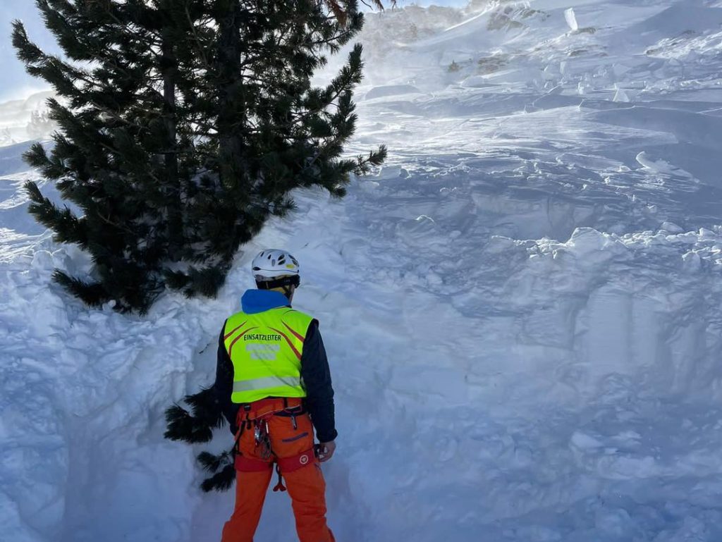 Valanga sul Passo Limo - Foto FB Soccorso Alpino Alto Adige · Bergrettung Südtirol - CNSAS
